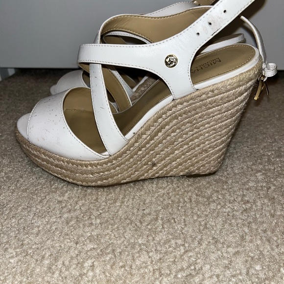 Michael Kors Size 6.5 White Wedges - Picture 3 of 6